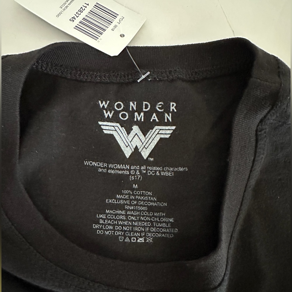 NWT DC Comics Wonder Woman Black Gold Graphic Muscle Tee Superhero Size Medium - Picture 7 of 7